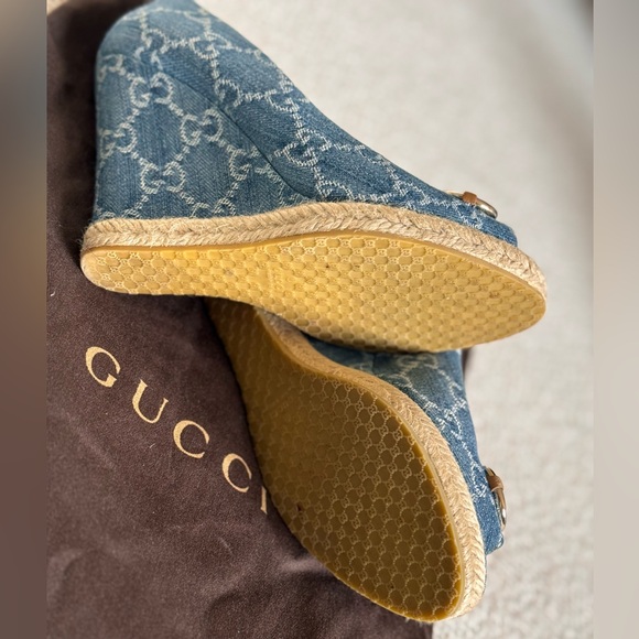 Gucci wedge shoes denim. Worn 3 times. Like new with dust bag. Size is 35. - Picture 4 of 6